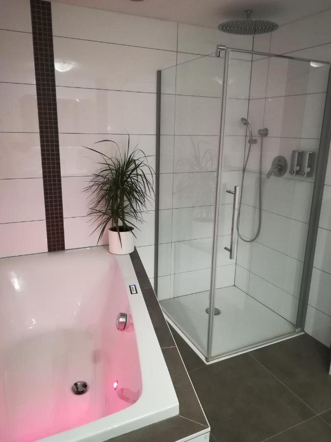 Ferienwohnung Taunusrast-Usi Usingen Exterior foto